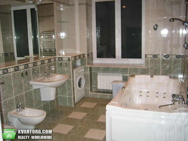Rent out 3-room apartment. Киев, Питерская — photo 9