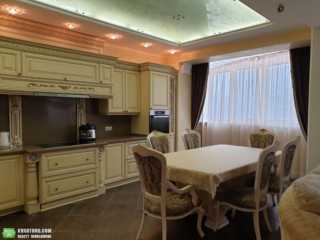 Rent out 4-room apartment. Киев,  Ковпака — photo 1