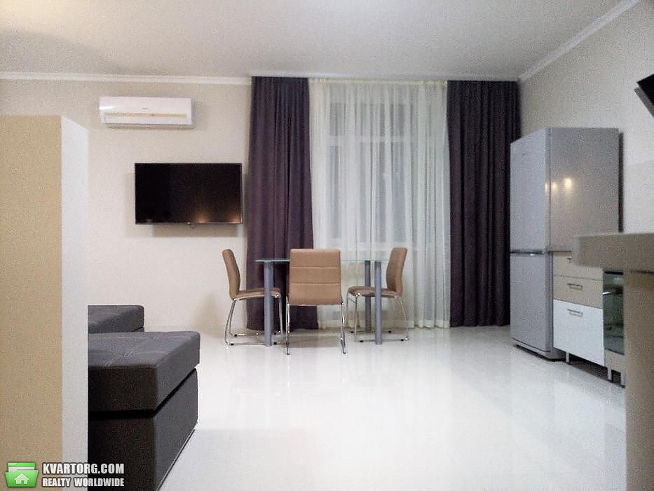 Rent out 2-room apartment. Киев,  Чавдар — photo 5