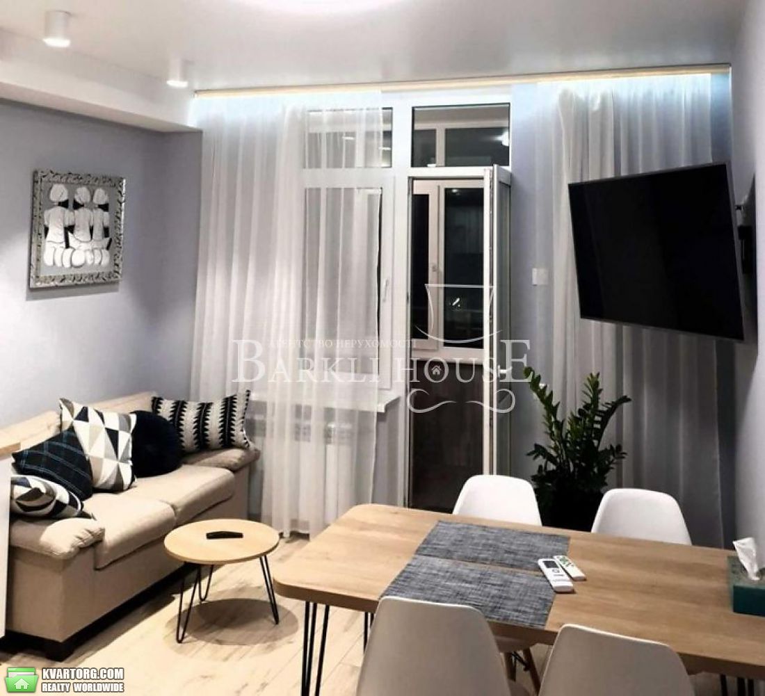 Rent out 2-room apartment. Киев,  Липковского — photo 1