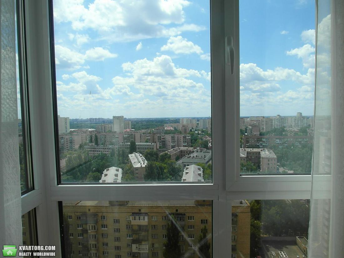 Rent out 2-room apartment. Киев,  Соломенская — photo 8