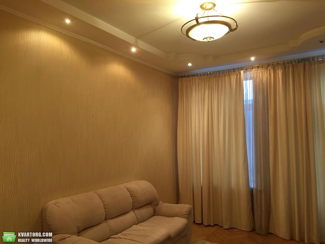 Rent out 2-room apartment. Киев,  Андреевская — photo 1