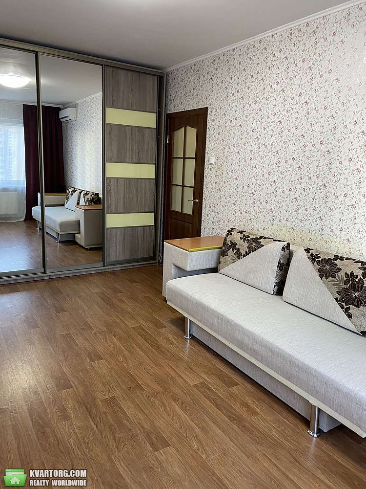 Rent out 1-room apartment. Киев, Русовой — photo 1