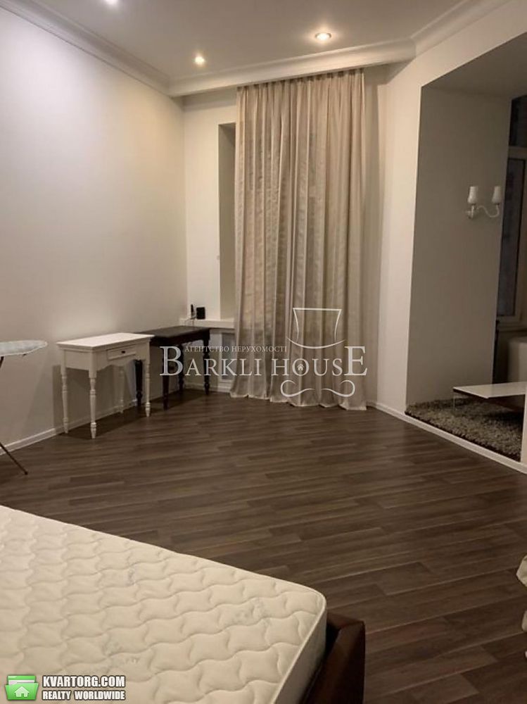Rent out 2-room apartment. Киев, Єспланадная — photo 3
