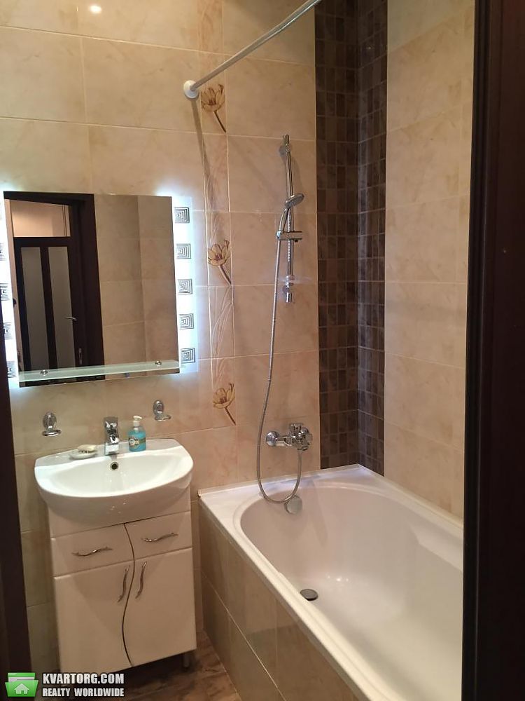 Rent out 2-room apartment. Киев,  Андреевская — photo 8