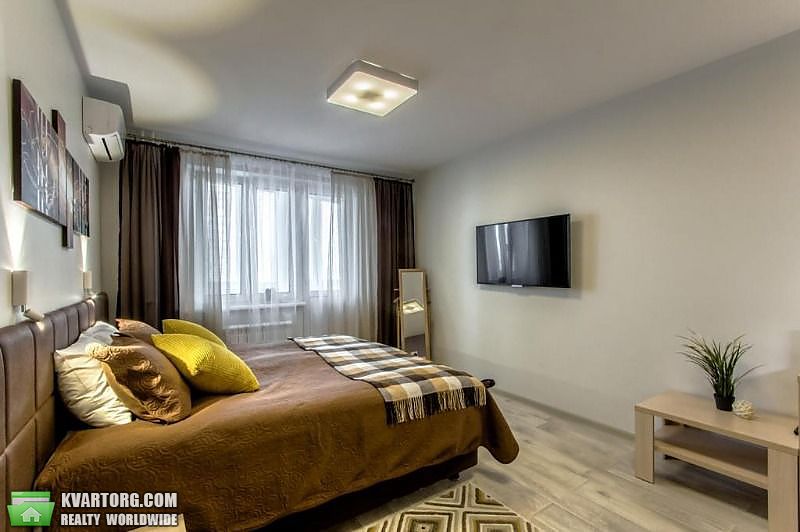 Rent out 1-room apartment. Харьков, Красношкольная набережная — photo 5