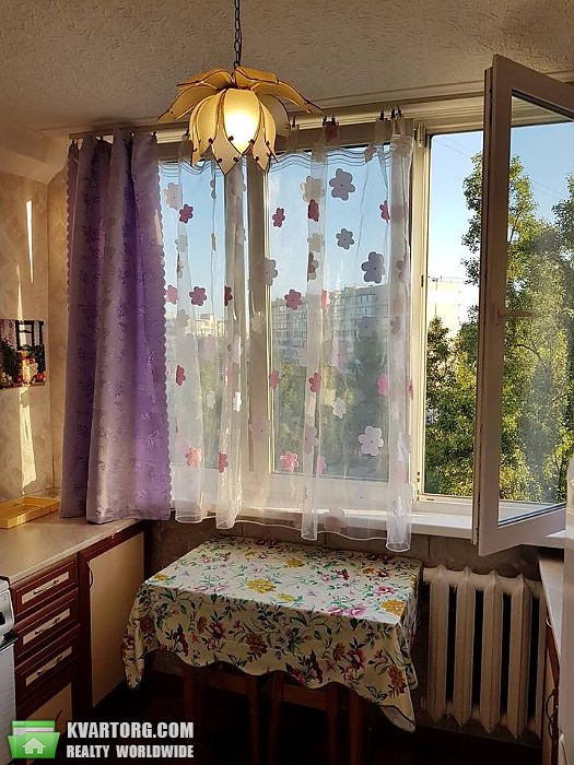 Rent out 2-room apartment. Киев, шоссе Харьковское — photo 1