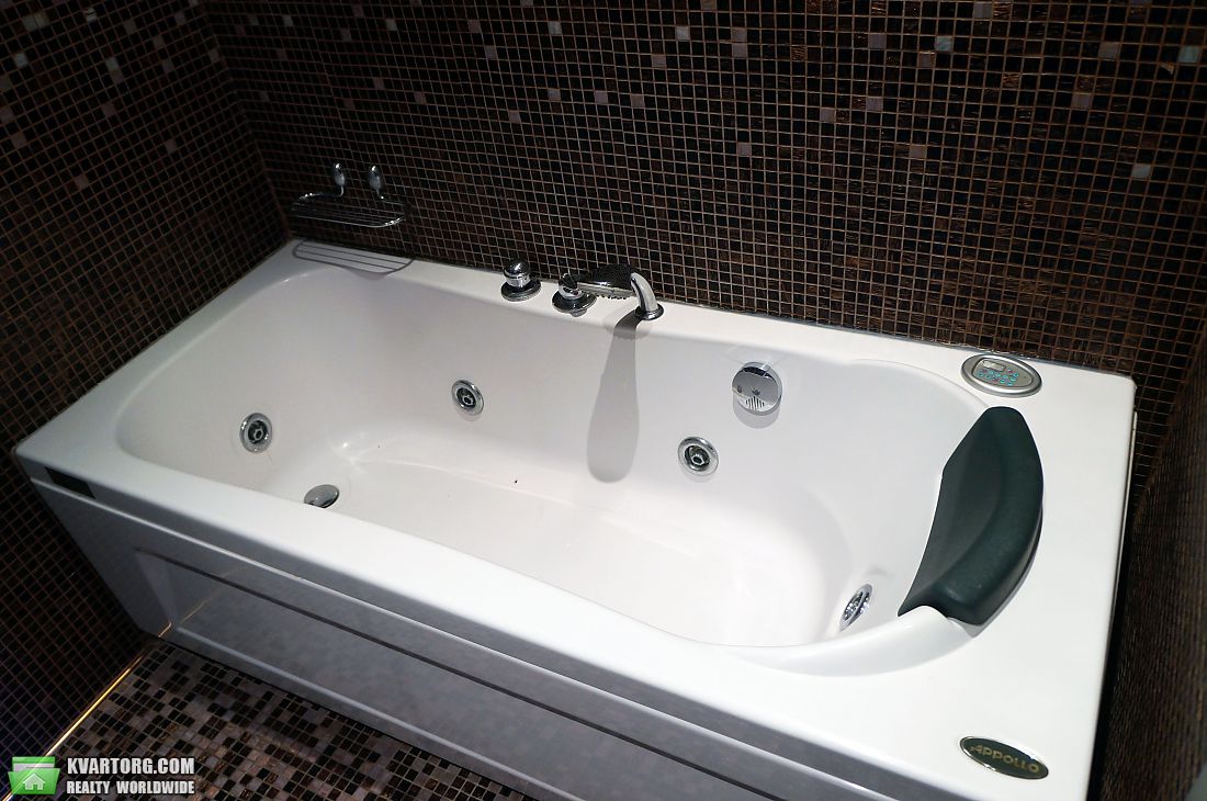 Rent out 4-room apartment. Киев,  Щорса — photo 9