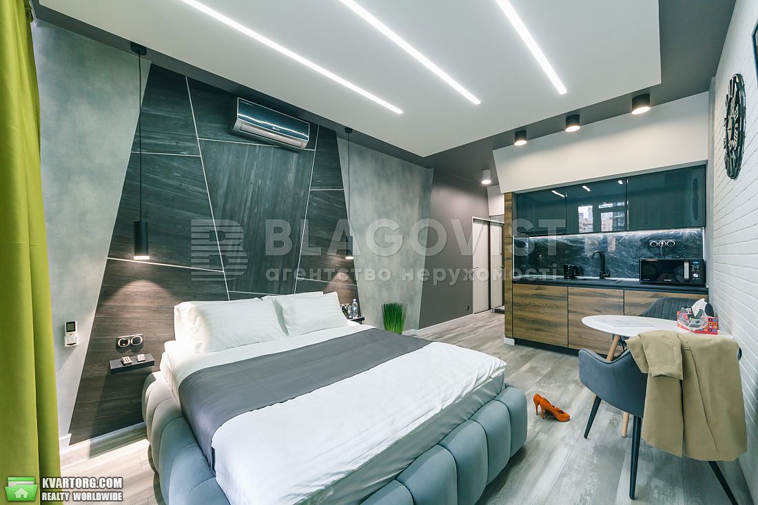 Sell 3-room apartment. Киев,  Предславинская — photo 1