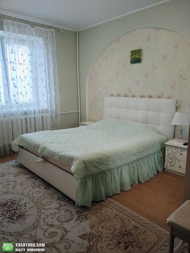 Rent out 3-room apartment. Киев,  Бориспольская — photo 1