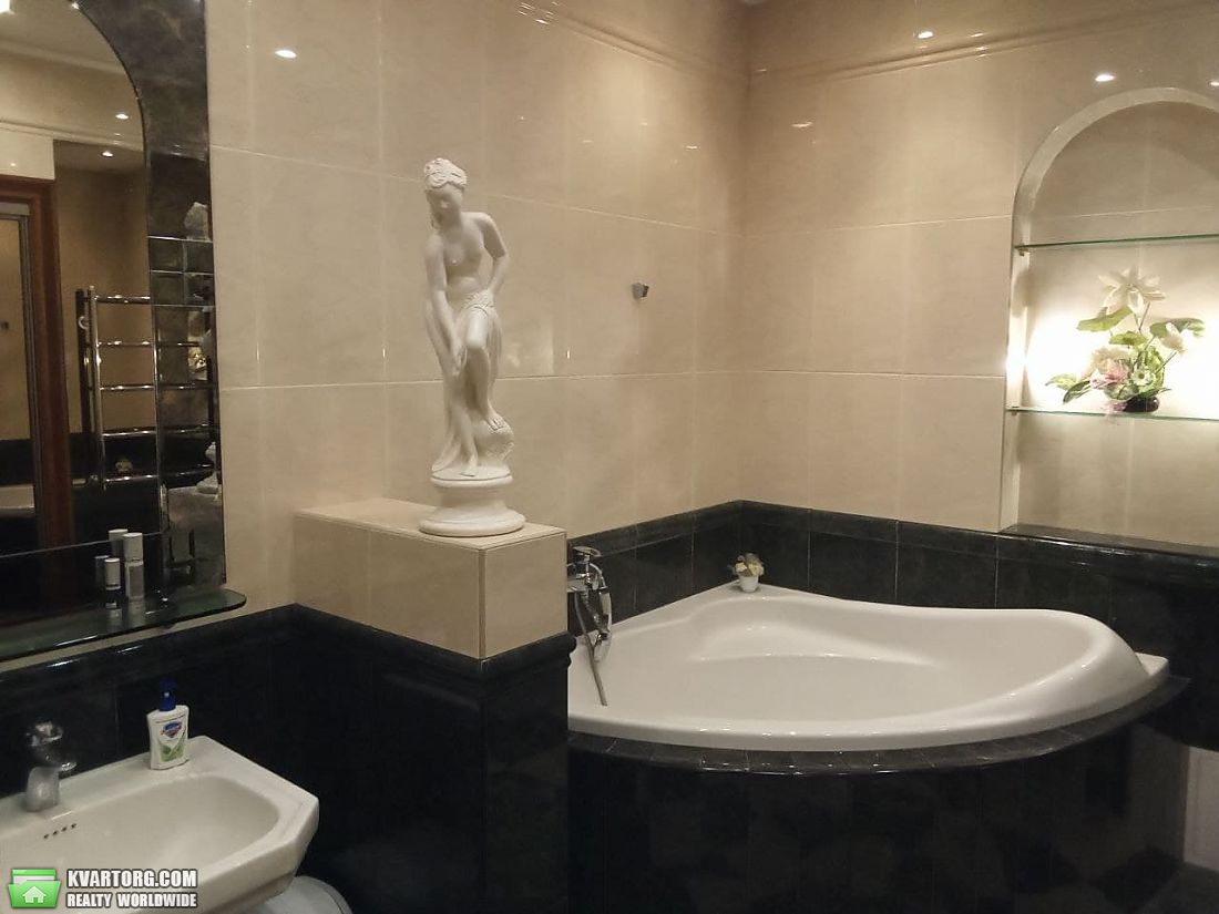 Rent out 4-room apartment. Киев,  Дмитриевская — photo 10
