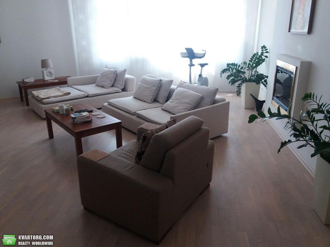 Rent out 3-room apartment. Киев,  Щекавицкая — photo 1