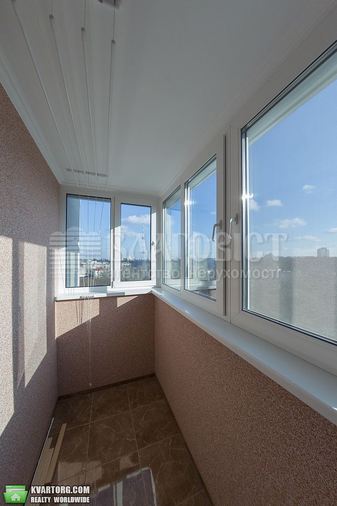 Rent out 3-room apartment. Киев,  Рижская — photo 1