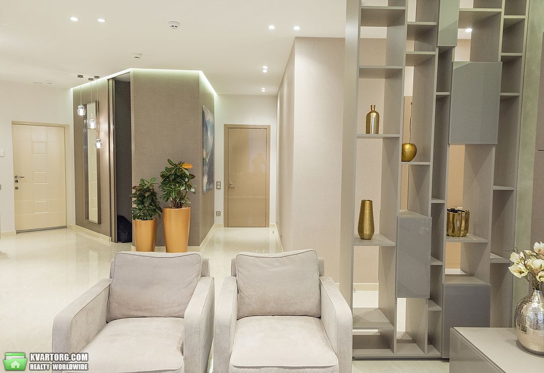 Rent out 4-room apartment. Киев, Драгомирова ул. — photo 7
