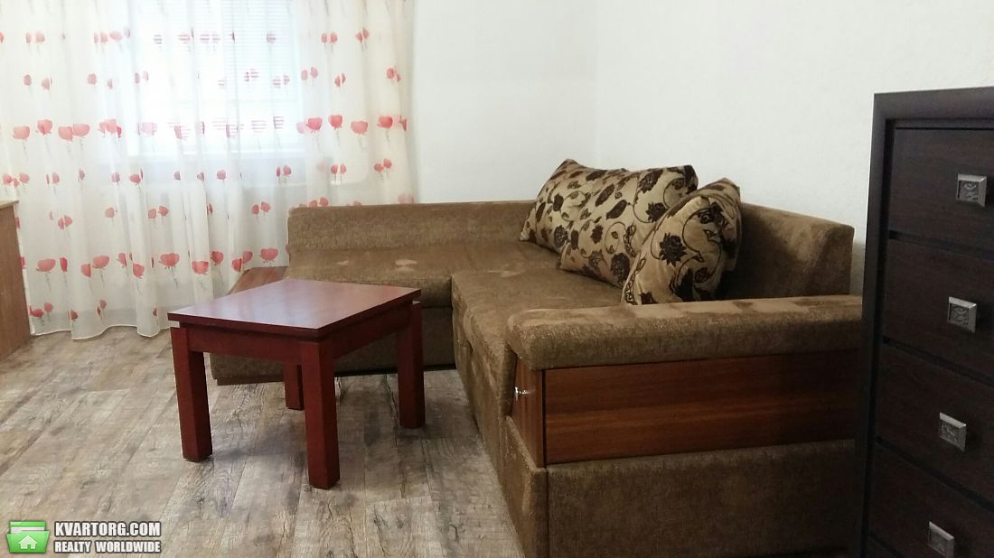 Rent out 2-room apartment. Днепропетровск, Комсомольская — photo 1