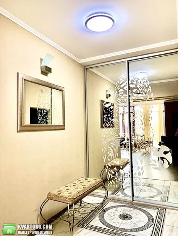 Rent out 1-room apartment. Киев, Жилянская — photo 5
