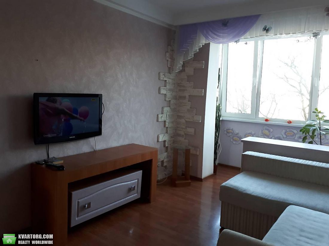 Rent out 1-room apartment. Киев,  Бурмистенко — photo 1