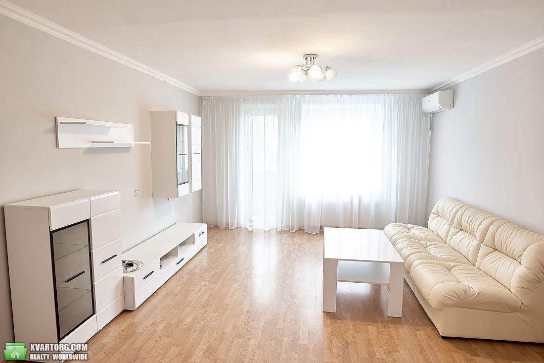 Rent out 4-room apartment. Киев,  Чаадаева — photo 1