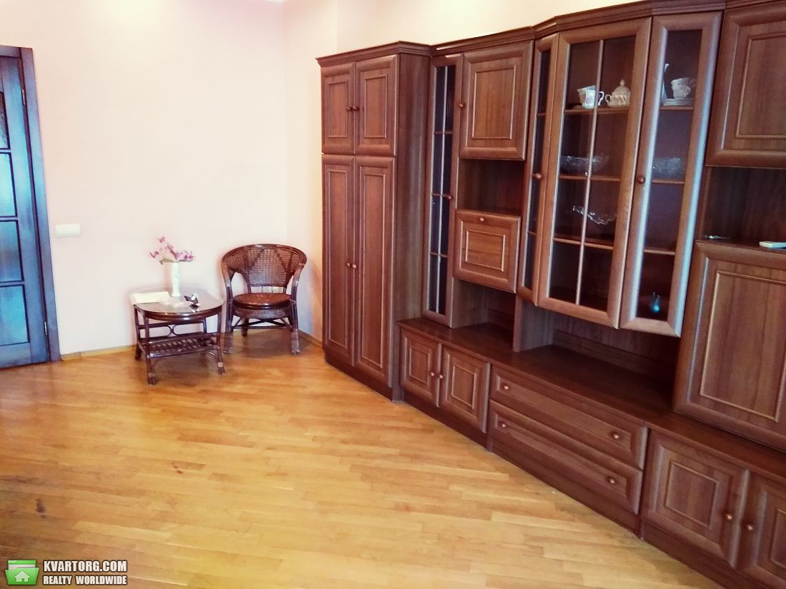 Sell 2-room apartment. Днепропетровск,  Петровского пл. — photo 3