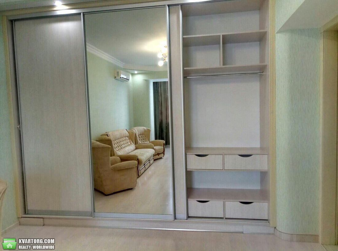 Rent out 2-room apartment. Одесса,  Солнечная — photo 1