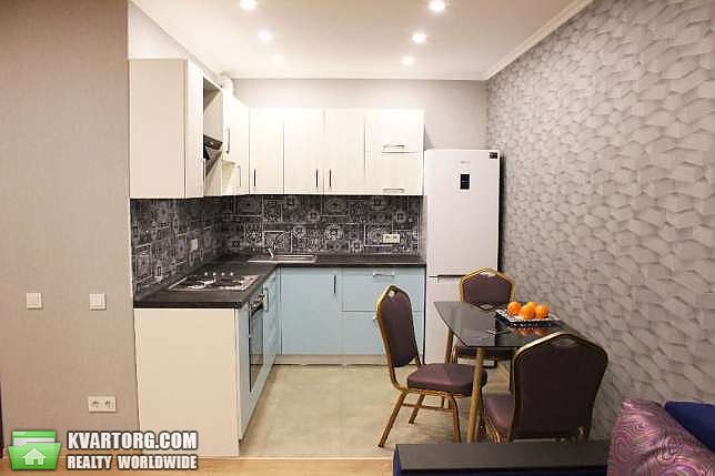 Rent out 1-room apartment. Киев,  Лебединская — photo 1