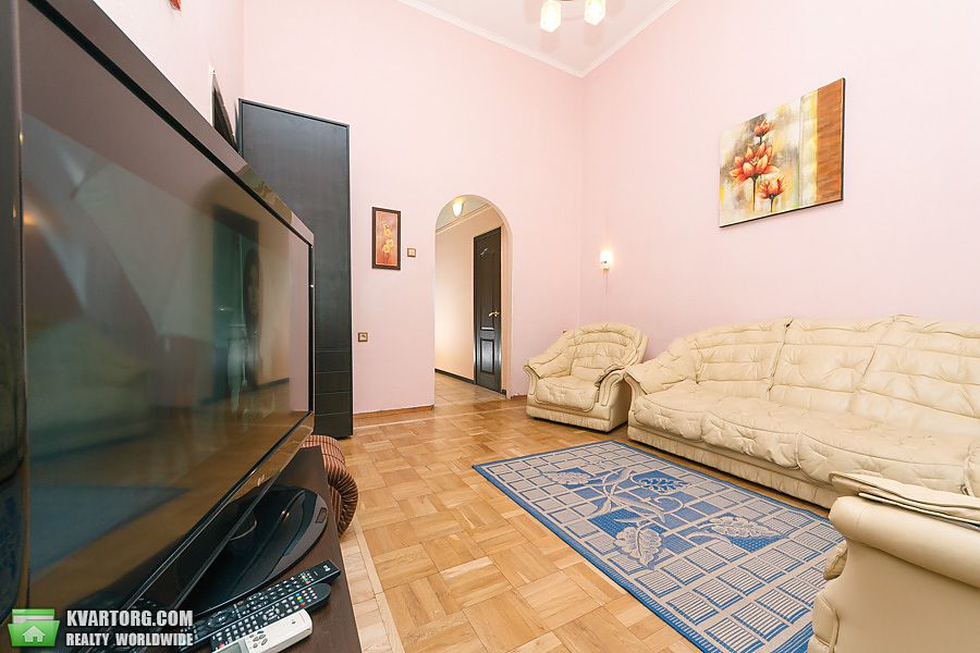 Rent out 4-room apartment. Киев,  Костельная — photo 1
