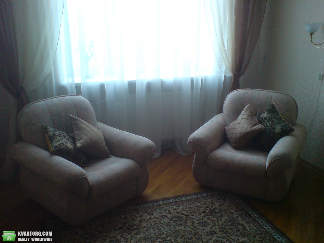 Rent out 2-room apartment. Киев,  Семьи Хохловых — photo 3