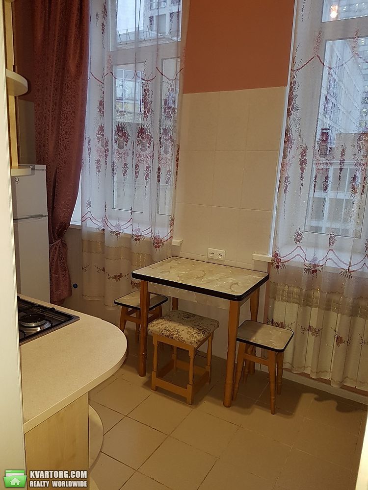 Rent out 1-room apartment. Киев,  Бассейная — photo 8