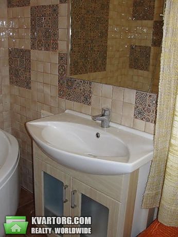 Rent out 3-room apartment. Киев,  Краковская — photo 8