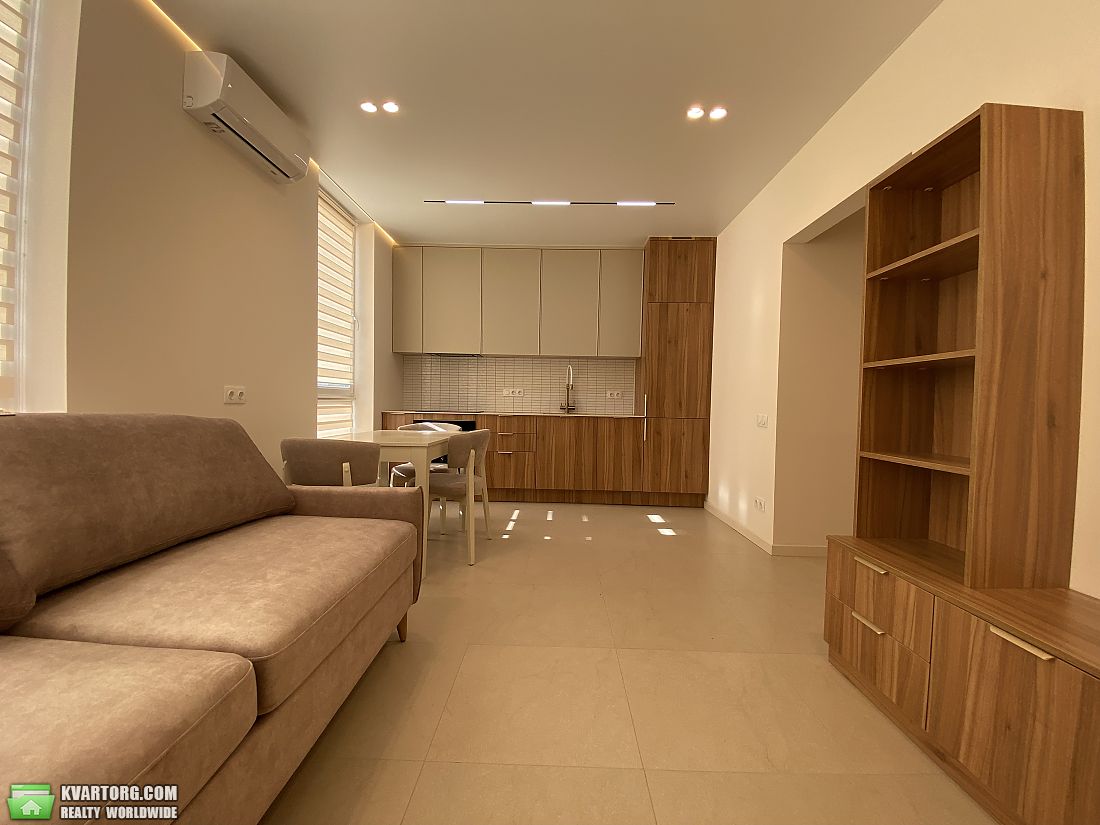 Rent out 2-room apartment. Киев, Салютна — photo 5