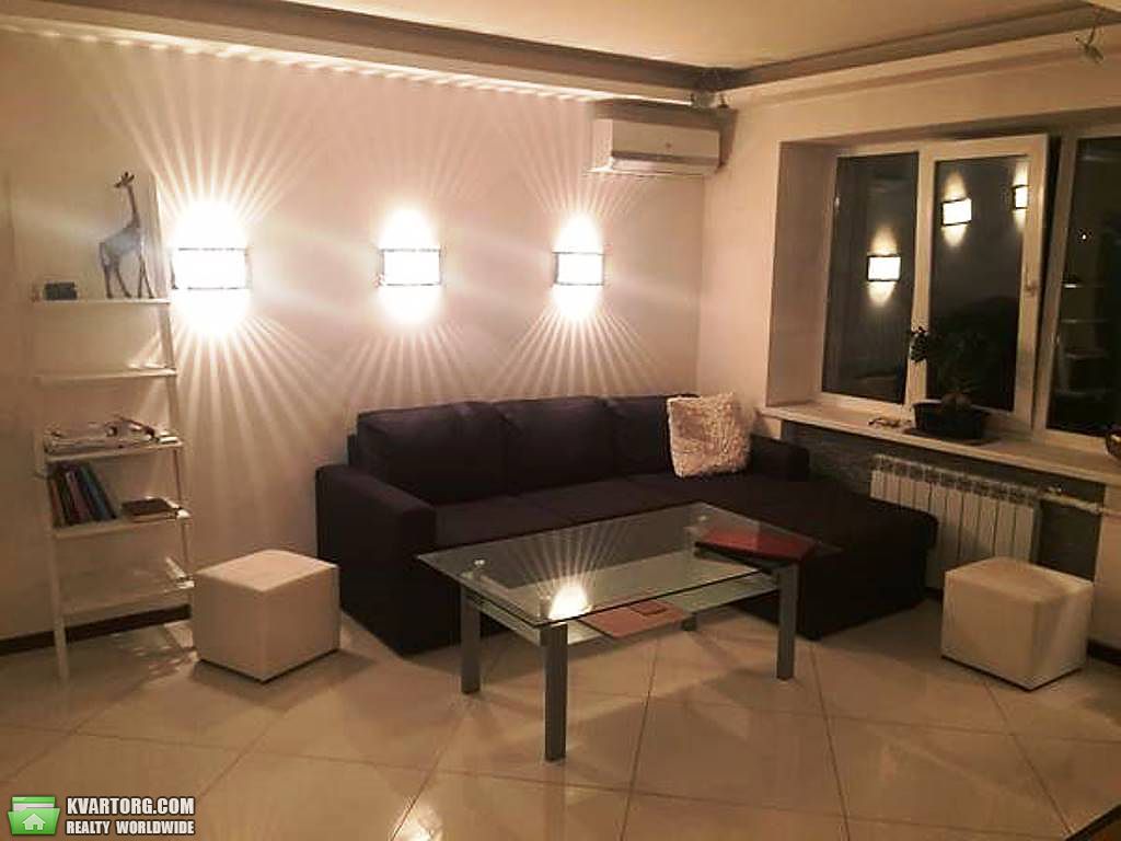 Rent out 2-room apartment. Киев,  Боженко — photo 1