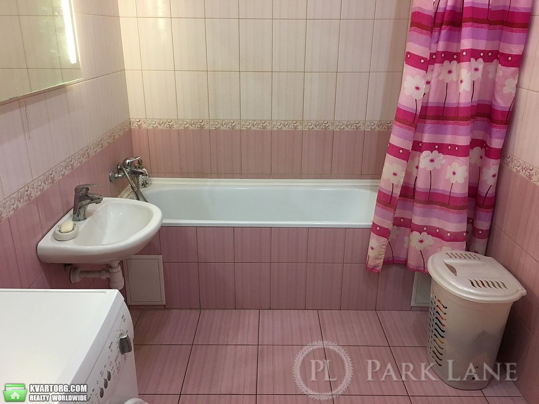 Rent out 2-room apartment. Киев,  Урловская — photo 4