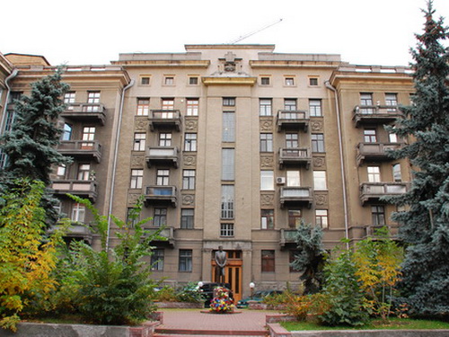 Rent out 4-room apartment. Киев, Институтская — photo 1