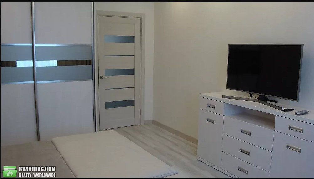 Rent out 1-room apartment. Киев, Приорская — photo 1
