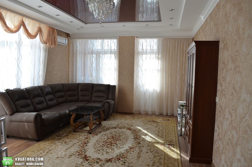 Rent out 3-room apartment. Киев,  Жилянская — photo 1