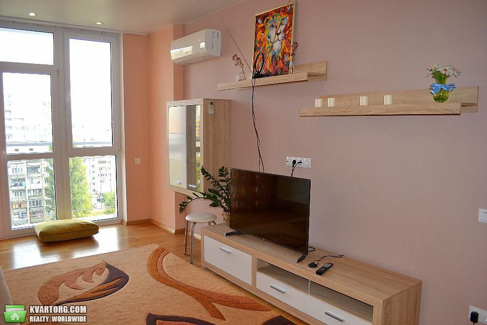 Rent out 2-room apartment. Киев,  Андрющенко — photo 2