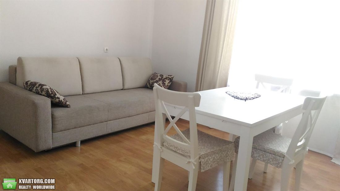 Rent out 3-room apartment. Киев,  Прилужная — photo 2