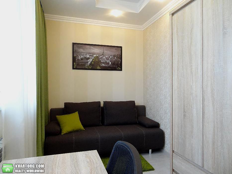 Rent out 2-room apartment. Киев,  Бажана — photo 7