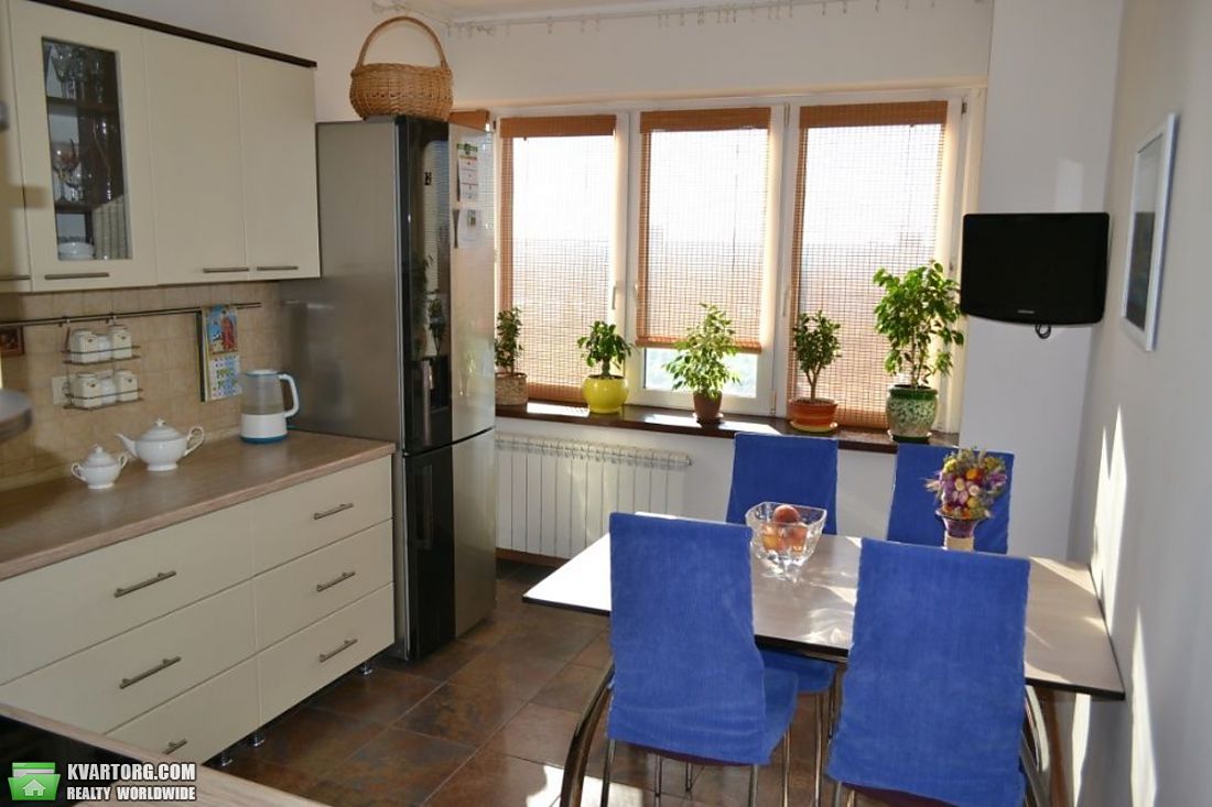 Sell 2-room apartment. Киев,  Российская — photo 1