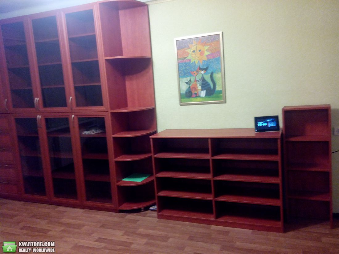 Rent out 2-room apartment. Киев,  Дарницкий бул — photo 1