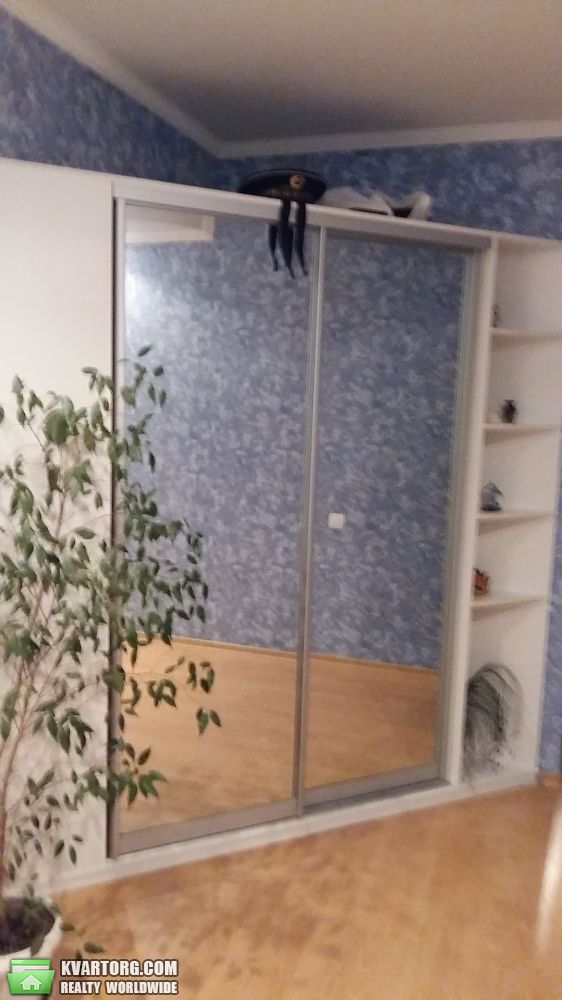 Sell 3-room apartment. Киев, Метростроевская — photo 2