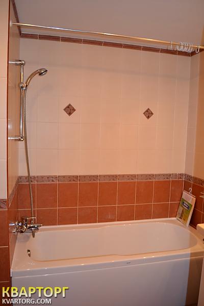 Rent out 2-room apartment. Киев, Луначарского Анатолия ул. — photo 9