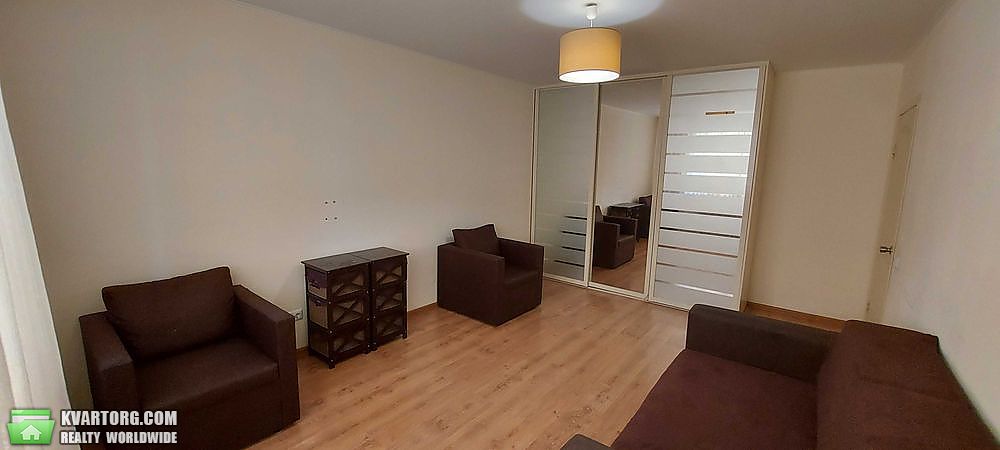 Rent out 2-room apartment. Киев, Урловская — photo 1