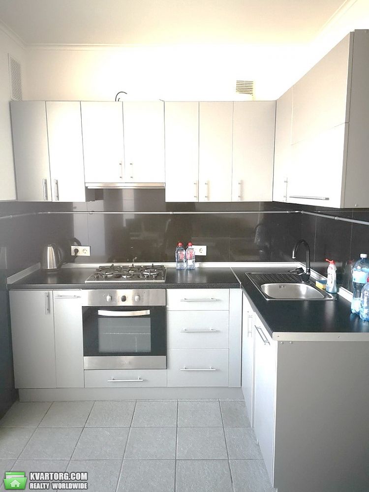 Sell 3-room apartment. Киев,  Шелковичная — photo 3