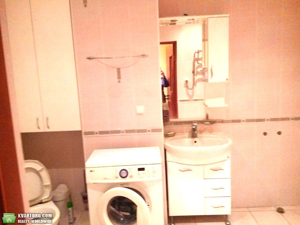 Rent out 2-room apartment. Киев,  Жилянская — photo 5