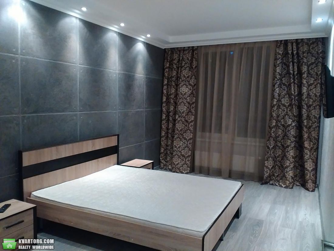 Rent out 2-room apartment. Киев,  Петрицкого — photo 1