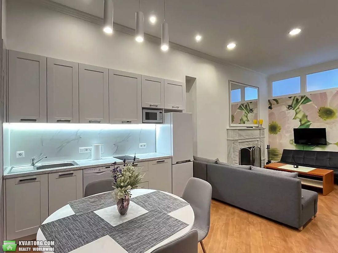 Rent out 2-room apartment. Киев, Малая Житомирская — photo 1
