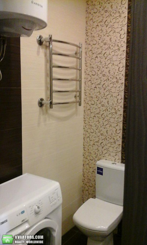 Rent out 1-room apartment. Киев,  Соборности — photo 7