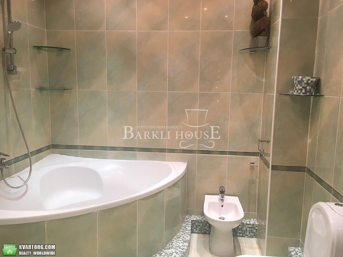 Rent out 3-room apartment. Киев,  Павловская — photo 9