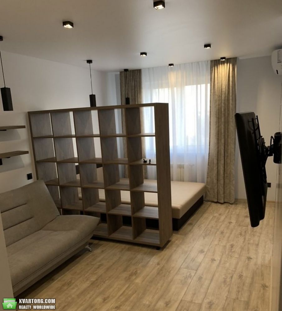 Rent out 1-room apartment. Киев,  Кондратюка — photo 1
